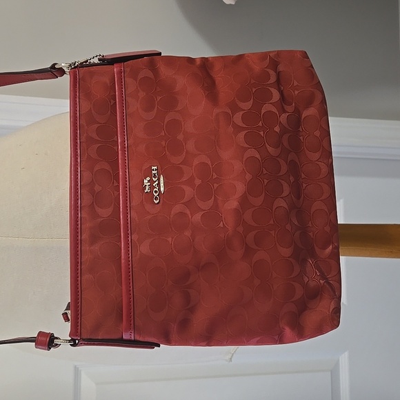 Coach Signature Shoulder Bag in True Red - Picture 3 of 14